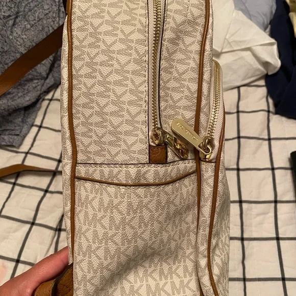 Michael Kors Large backpack purse White/cream and Tan with Gold zippers - Picture 5 of 12